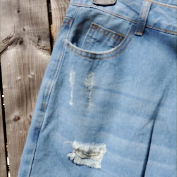 Jeans Above the Ankle - Picture 2 of 10